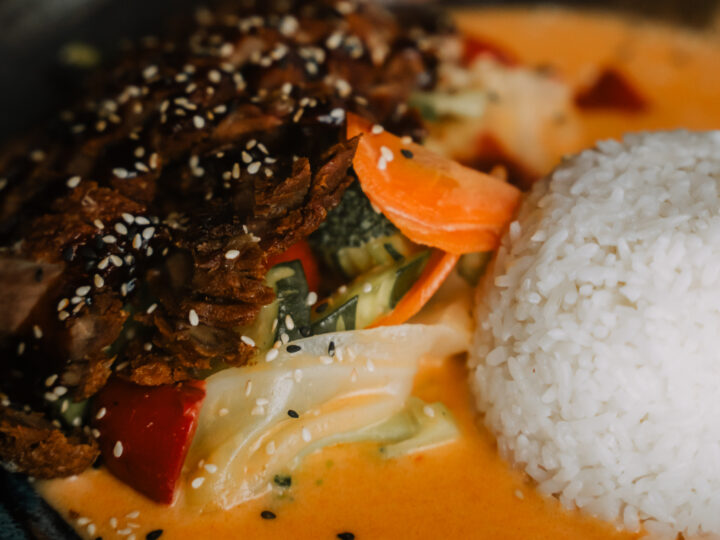 Curry-Kokos mit Ente